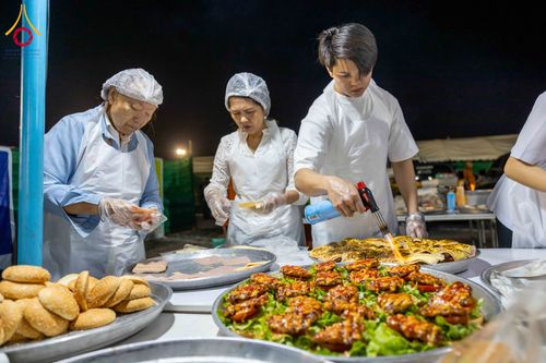 ภาพ No.301688:วันที่ 24 มกราคม พ.ศ. 2569 พิธีถวายภัตตาหารเป็นสังฆทาน แด่พระธรรมยาตรา ณ อนุสรณ์สถานบางปลา วัดบางปลา อำเภอบางเลน จังหวัดนครปฐม ในโครงการธรรมยาตรา กตัญญูบูชา มหาปูชนียาจารย์ พระมงคลเทพมุนี(สด จนฺทสโร) พระผู้ปราบมาร อนุสรณ์สถาน 7 แห่ง ปีที่ 14