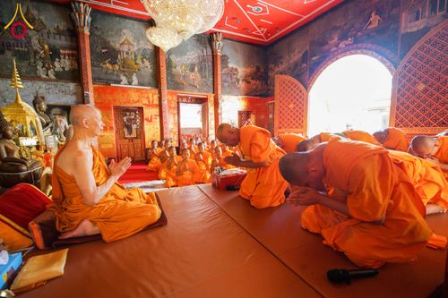 ภาพ No.329184:วันเสาร์ที่ 16 พฤษภาคม พ.ศ.2569 ธรรมยาตรา เดินดูดวงขึ้นดอยฉลองแชมป์บาลี วัดบ้านขุน อำเภอฮอด จังหวัดเชียงใหม่