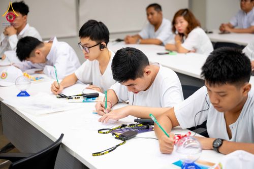 ภาพ No.313127:วันที่ 4 มีนาคม พ.ศ. 2559 หลวงพ่อทัตตชีโว รองเจ้าอาวาสวัดพระธรรมกาย ได้เมตตาถวายการต้อนรับปฏิสันถารพระอาคันตุกะจาก 19 ประเทศ ที่เดินทางมาร่วมงานวันมาฆบูชา ณ วัดพระธรรมกาย