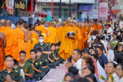 ภาพ No.313963:วันอาทิตย์ที่ 14 มีนาคม พ.ศ. 2569 ทำบุญเมืองหาดใหญ่ตักบาตรพระ 1,109 รูป เติมบุญใหญ่ หลังวิกฤตมหาอุทกภัย ณ ซุ้มประตูไชน่าทาวน์ ถนนศุภสารรังสรรค์ อ.หาดใหญ่ จ.สงขลา