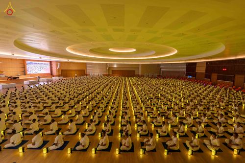 ภาพ No.341582:วันที่ 26 กรกฎาคม พ.ศ. 2569 โครงการพัฒนาคุณธรรม จริยธรรม สำหรับนักเรียนนายสิบตำรวจ (นสต.) รุ่นที่ 17 ศูนย์ฝึกอบรมตำรวจภูธรภาค 1 ได้จัดกิจกรรม  จุดเทียนรวมใจและปฏิบัติธรรมเจริญสมาธิภาวนา เพื่อน้อมอุทิศถวายเป็นพระราชกุศลฯ ณ ศูนย์ปฏิบัติธรรมเวิล์ดพีช วัลเล่