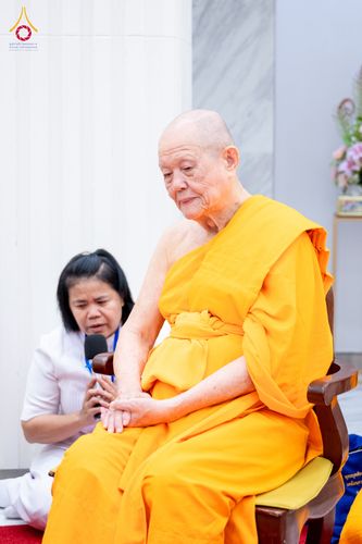 ภาพ No.325535:วันที่ 23 เมษายน พ.ศ.2569 หลวงพ่อทัตตชีโว รองเจ้าอาวาสวัดพระธรรมกาย ถวายการต้อนรับและปฏิสันถารคณะสงฆ์เมียนมาร์และเนปาล