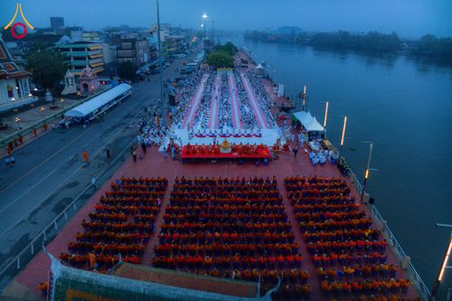 ภาพ No.284628:วันอาทิตย์ที่ 14 ธันวาคม พ.ศ.2568  พิธีทำบุญเมืองสุราษฎร์ธานี 110ปี และพิธีตักบาตรพระสงฆ์ 1,110 รูป  ณ บริเวณริมน้ำวัดกลาง (เก่า) ถนนบ้านดอน ตำบลตลาดใหม่ อำเภอเมือง จังหวัดสุราษฎร์ธานี