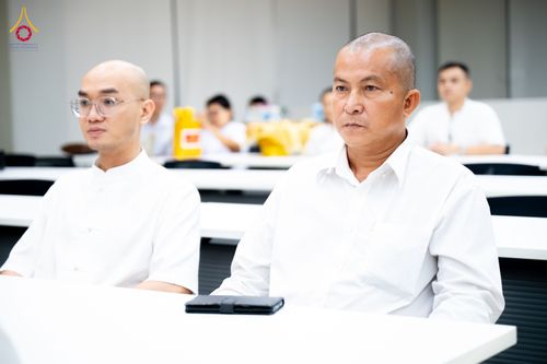 ภาพ No.324775:วันอังคารที่ 21 เมษายน พ.ศ.2569  หลวงพ่อทัตตชีโว รองเจ้าอาวาสวัดพระธรรมกาย ถวายการต้อนรับและปฏิสันถารคณะสงฆ์จากประเทศเวียดนาม