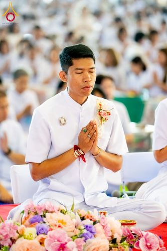 ภาพ No.215176:วันอาทิตย์ต้นเดือนที่ 6 เมษายน พ.ศ. 2568 พิธีตักบาตรข้าวสารอาหารแห้ง ณ บ้านแก้วเรือนทองคุณยาย สภาธรรมกายสากล วัดพระธรรมกาย