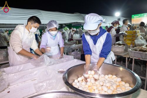 ภาพ No.289760:วันที่ 8 มกราคม พ.ศ. 2569 พิธีถวายภัตตาหารเป็นสังฆทาน แด่พระธรรมยาตรา ณ อนุสรณ์สถานคลองบางนางแท่น อ.สามพราน จ.นครปฐม ในโครงการธรรมยาตรา กตัญญูบูชา มหาปูชนียาจารย์ พระมงคลเทพมุนี(สด จนฺทสโร) พระผู้ปราบมาร อนุสรณ์สถาน 7 แห่ง ปีที่ 14