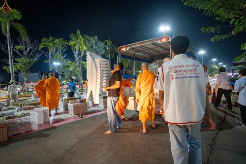 ภาพ No.282447:วันที่ 19 -20 ธันวาคม พ.ศ.2568 เบื้องหลังความสำเร็จ ของการจัดงานตักบาตร พระ 10,000 รูป Skywalk กาญจนบุรี