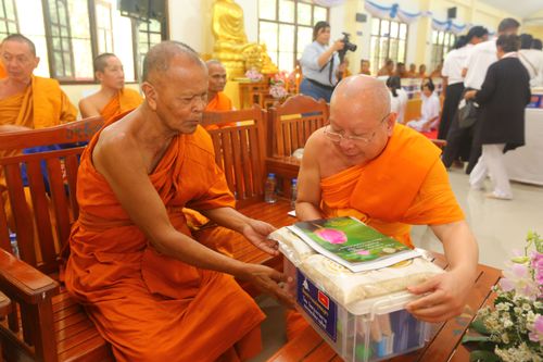 ภาพ No.29990:พิธีถวายสังฆทานแด่คณะสงฆ์ 323 วัด ใน 4 จังหวัดภาคใต้ ครั้งที่ 132