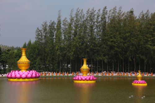 ภาพ No.32016:โครงการธรรมยาตรา เส้นทางพระผู้ปราบมาร ปีที่ 6 ณ วัดพระธรรมกาย