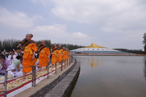 ภาพ No.31924:โครงการธรรมยาตรา เส้นทางพระผู้ปราบมาร ปีที่ 6 ณ วัดพระธรรมกาย