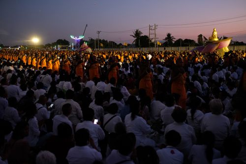 ภาพ No.32784:โครงการธรรมยาตรา เส้นทางพระผู้ปราบมาร ปีที่ 6 ณ อนุสรณ์สถานบางปลา