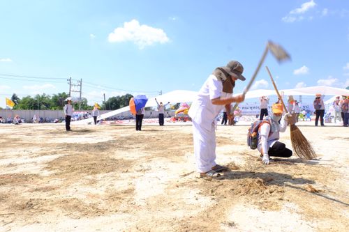 ภาพ No.32670:โครงการธรรมยาตรา เส้นทางพระผู้ปราบมาร ปีที่ 6 ณ อนุสรณ์สถานบางปลา