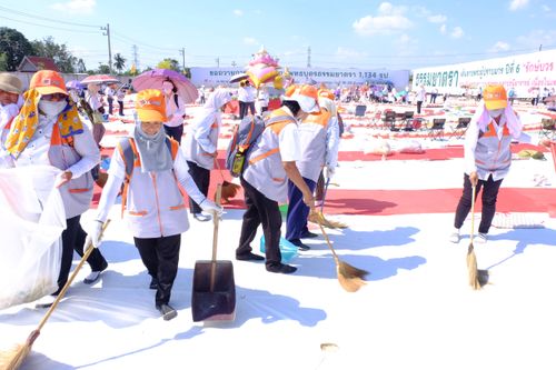 ภาพ No.32696:โครงการธรรมยาตรา เส้นทางพระผู้ปราบมาร ปีที่ 6 ณ อนุสรณ์สถานบางปลา