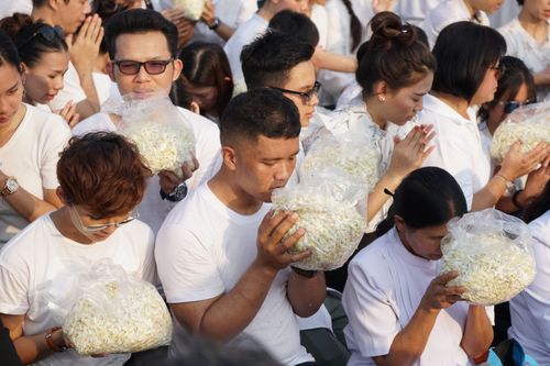 ภาพ No.32868:โครงการธรรมยาตรา เส้นทางพระผู้ปราบมาร ปีที่ 6 ณ อนุสรณ์สถานคลองบางนางแท่น