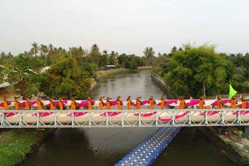 ภาพ No.32975:โครงการธรรมยาตรา เส้นทางพระผู้ปราบมาร ปีที่ 6 ณ อนุสรณ์สถานคลองบางนางแท่น