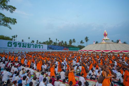 ภาพ No.32851:โครงการธรรมยาตรา เส้นทางพระผู้ปราบมาร ปีที่ 6 ณ อนุสรณ์สถานคลองบางนางแท่น