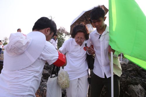 ภาพ No.32836:โครงการธรรมยาตรา เส้นทางพระผู้ปราบมาร ปีที่ 6 ณ อนุสรณ์สถานคลองบางนางแท่น