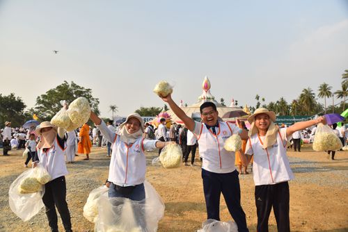 ภาพ No.32919:โครงการธรรมยาตรา เส้นทางพระผู้ปราบมาร ปีที่ 6 ณ อนุสรณ์สถานคลองบางนางแท่น
