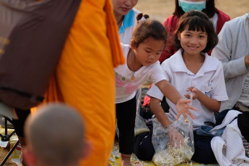 ภาพ No.32805:โครงการธรรมยาตรา เส้นทางพระผู้ปราบมาร ปีที่ 6 ณ อนุสรณ์สถานคลองบางนางแท่น