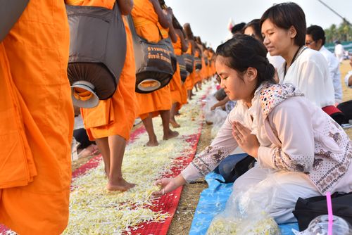 ภาพ No.32935:โครงการธรรมยาตรา เส้นทางพระผู้ปราบมาร ปีที่ 6 ณ อนุสรณ์สถานคลองบางนางแท่น