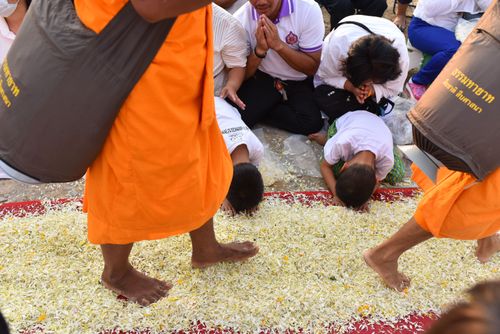 ภาพ No.32933:โครงการธรรมยาตรา เส้นทางพระผู้ปราบมาร ปีที่ 6 ณ อนุสรณ์สถานคลองบางนางแท่น