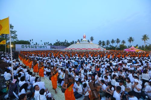 ภาพ No.32863:โครงการธรรมยาตรา เส้นทางพระผู้ปราบมาร ปีที่ 6 ณ อนุสรณ์สถานคลองบางนางแท่น