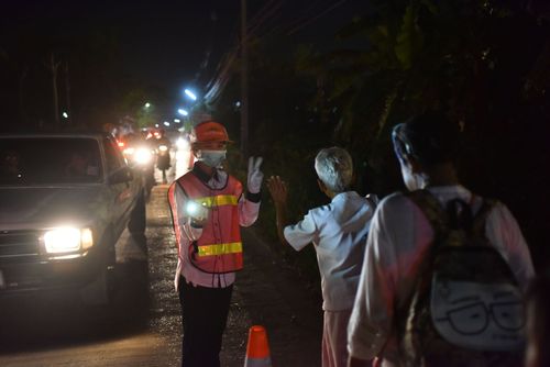 ภาพ No.32957:โครงการธรรมยาตรา เส้นทางพระผู้ปราบมาร ปีที่ 6 ณ อนุสรณ์สถานคลองบางนางแท่น