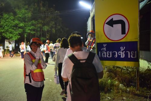 ภาพ No.32960:โครงการธรรมยาตรา เส้นทางพระผู้ปราบมาร ปีที่ 6 ณ อนุสรณ์สถานคลองบางนางแท่น