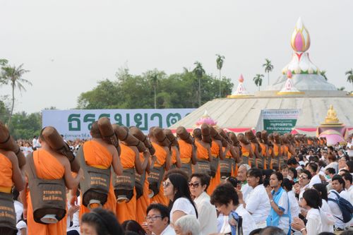 ภาพ No.33007:โครงการธรรมยาตรา เส้นทางพระผู้ปราบมาร ปีที่ 6 ณ อนุสรณ์สถานคลองบางนางแท่น