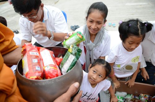 ภาพ No.30189:พิธีถวายสังฆทานแด่คณะสงฆ์ 323 วัด ใน 4 จังหวัดภาคใต้ ครั้งที่ 135