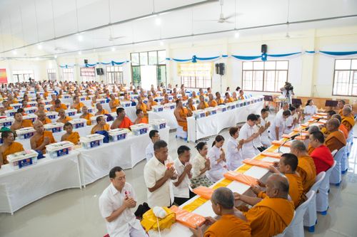 ภาพ No.30235:พิธีถวายสังฆทานแด่คณะสงฆ์ 323 วัด ใน 4 จังหวัดภาคใต้ ครั้งที่ 135