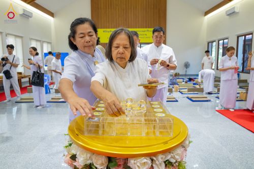 ภาพ No.336319:วันจันทร์ที่ 22 มิถุนายน พ.ศ.2569 พิธีอัญเชิญพระธรรมกาย และบรรจุพระบรมสารีริกธาตุ  ภายในเกศดอกบัวตูม องค์พระประธาน ณ อาคารสมปรารถนา วัดกลางธนรินทร์ ต.บ้านแป้ง อ.พรหมบุรี จ.สิงห์บุรี