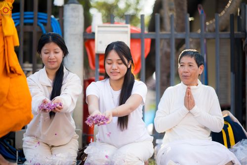 ภาพ No.295098:วันที่ 14 มกราคม พ.ศ. 2569 พิธีต้อนรับพระธรรมยาตรา อนุสรณ์สถานลำดับที่ 4  สถานที่เกิดด้วยกายธรรม ณ วัดโบสถ์บน ต.บางคูเวียง จ.นนทบุรี ในโครงการธรรมยาตรา กตัญญูบูชา มหาปูชนียาจารย์ พระมงคลเทพมุนี(สด จนฺทสโร) พระผู้ปราบมาร อนุสรณ์สถาน 7 แห่ง ปีที่ 14
