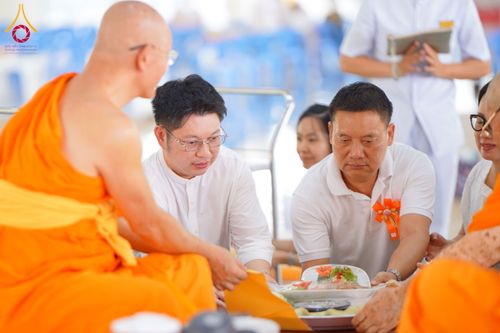 ภาพ No.322826:วันที่ 18 เมษายน พ.ศ. 2569 พิธีถวายภัตตาหารเมนูสวรรค์ เพื่อการบรรลุธรรม ณ หอฉันคุณยายอาจารย์ฯ วัดพระธรรมกาย