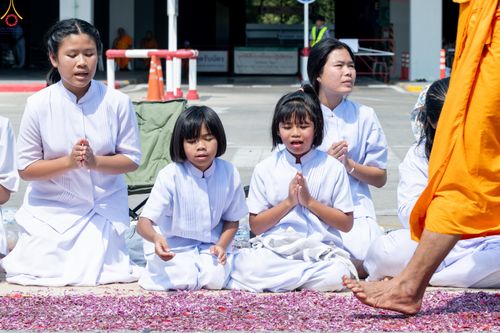 ภาพ No.304592:วันที่ 25 มกราคม พ.ศ. 2569 พิธีต้อนรับพระธรรมยาตรา (ภาพชุดที่ 2) รร.สามัคคีราษฏร์บำรุง-วัดพระธรรมกาย ในโครงการธรรมยาตรา กตัญญูบูชา มหาปูชนียาจารย์ พระมงคลเทพมุนี(สด จนฺทสโร) พระผู้ปราบมาร อนุสรณ์สถาน 7 แห่ง ปีที่ 14