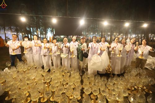 ภาพ No.301601:ภาพเบื้องหลังอาสาสมัครรวมใจ ชุดที่ 4 ในโครงการธรรมยาตรา กตัญญูบูชา มหาปูชนียาจารย์ พระมงคลเทพมุนี(สด จนฺทสโร) พระผู้ปราบมาร อนุสรณ์สถาน 7 แห่ง ปีที่ 14