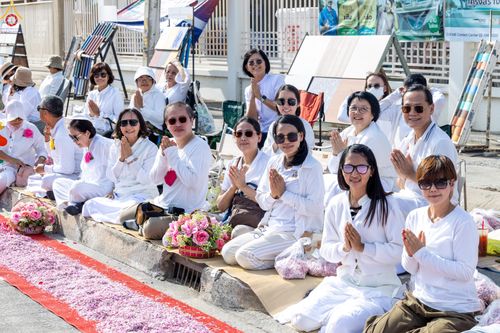 ภาพ No.287679:วันที่ 3 มกราคม พ.ศ. 2569 พิธีต้อนรับพระธรรมยาตรา ครั้งที่ 2 (ภาพชุดที่ 2) ในโครงการธรรมยาตรา กตัญญูบูชา มหาปูชนียาจารย์ พระมงคลเทพมุนี(สด จนฺทสโร) พระผู้ปราบมาร อนุสรณ์สถาน 7 แห่ง ปีที่ 14 ณ อนุสรณ์สถานมหาวิหารพระมงคลเทพมุนี (โลตัสแลนด์) อ.สองพี่น้อง จ.