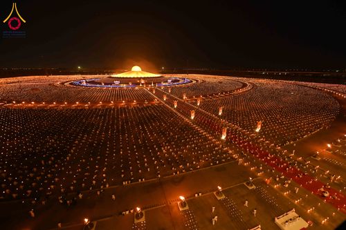 ภาพ No.312414:วันอังคารที่ 3 มีนาคม พ.ศ.2569 พิธีเวียนประทักษิณและจุดมาฆประทีป (ภาพชุดที่ 2) ณ ลานธรรมพระมหาธรรมกายเจดีย์ วัดพระธรรมกาย