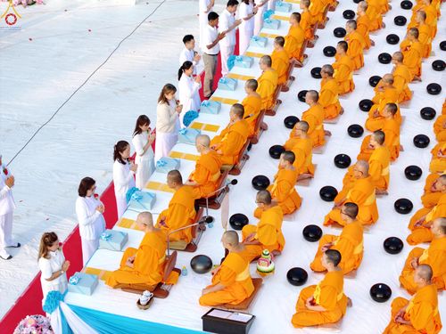 ภาพ No.292379:วันที่ 11 มกราคม พ.ศ. 2569 พิธีตักบาตรพระธรรมยาตรา ณ อนุสรณ์สถานคลองบางนางแท่น อ.สามพราน จ.นครปฐม ในโครงการธรรมยาตรา กตัญญูบูชา มหาปูชนียาจารย์ พระมงคลเทพมุนี(สด จนฺทสโร) พระผู้ปราบมาร อนุสรณ์สถาน 7 แห่ง ปีที่ 14