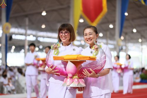 ภาพ No.318477:วันอาทิตย์ต้นเดือนที่ 5 เมษายน พ.ศ.2569 พิธีทอดผ้าป่าสมทบมหาสังฆทาน 40,000 กว่าวัดทั่วประเทศ ณ สภาธรรมกายสากล วัดพระธรรมกาย