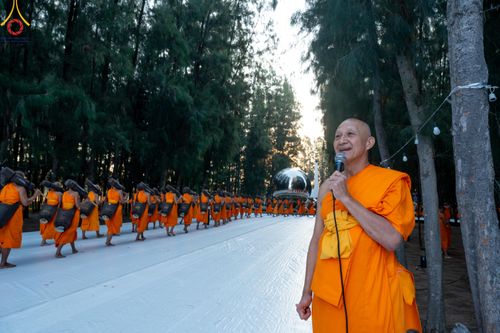 ภาพ No.106272:พระธรรมยาตราร่วมปฏิบัติธรรม และถ่ายภาพหมู่ประวัติศาสตร์ ในโครงการธรรมยาตรากตัญญูบูชา มหาปูชนียาจารย์ พระมงคลเทพมุนี(สด จนฺทสโร) พระผู้ปราบมาร  อนุสรณ์สถาน 7 แห่ง ปีที่ 12  วันที่ 4 มกราคม พ.ศ. 2567  ณ อนุสรณ์สถานมหาวิหารพระมงคลเทพมุนี จ.สุพรรณบุรี
