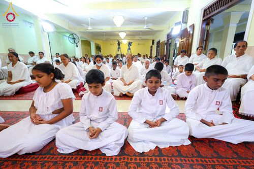 ภาพ No.317793:วันที่ 1 เมษายน พ.ศ. 2569 พิธีสวดธัมมจักกัปปวัตตนสูตรนานาชาติ ในวันพระใหญ่ ขึ้น 15 ค่ำ เดือน 5 (Poya Day)  ณ ศรีธรรมนันทะปิริเวนะ เเละ  วัดวิมลวิหาร นาวละ ประเทศศรีลังกา