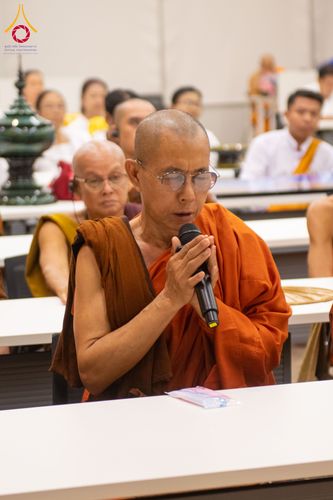 ภาพ No.324843:วันพฤหัสบดีที่ 23 เมษายน พ.ศ.2569  หลวงพ่อทัตตชีโว รองเจ้าอาวาสวัดพระธรรมกาย ถวายการต้อนรับและปฏิสันถารคณะชาวเมียนมาและคณะไทยใหญ่