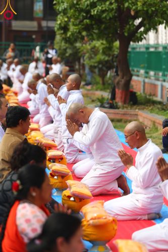 ภาพ No.313442:วันพฤหัสบดีที่ 12 มีนาคม พ.ศ. 2569 พิธีมอบบาตรและผ้าไตรในโครงการบรรพชาสามเณร 500 รูป  ณ นาคบาฮาล (Nagbahal) ประเทศเนปาล