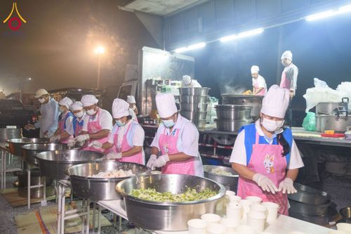 ภาพ No.200166:พิธีถวายภัตตาหารเป็นสังฆทาน แด่พระธรรมยาตรา ณ อนุสรณ์สถานบางปลา วัดบางปลา อำเภอบางเลน จังหวัดนครปฐม ในโครงการธรรมยาตรา กตัญญูบูชา มหาปูชนียาจารย์ พระมงคลเทพมุนี(สด จนฺทสโร) พระผู้ปราบมาร อนุสรณ์สถาน 7 แห่ง ปีที่ 13 วันที่ 23 มกราคม พ.ศ. 2568