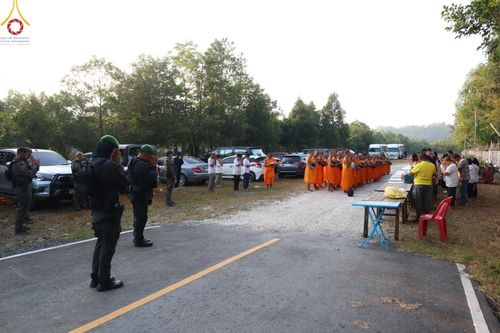 ภาพ No.61035:สามเณรออกบิณฑบาต และกิจกรรมอบรมสามเณร ในโครงการบรรพชาสามเณรฟื้นฟู พระพุทธศาสนาทั่วไทย ณ ศูนย์อบรมที่พักสงฆ์บ้านร่มเย็น จ.นราธิวาส วันที่ 2-15 เมษายน พ.ศ. 2567