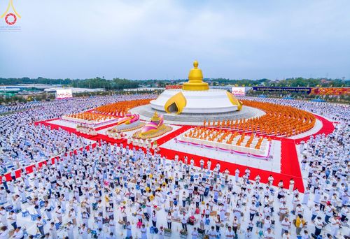 ภาพ No.118149:พิธีจุดประทีปถวายเป็นพุทธบูชา และบูชาธรรมมหาปูชนียาจารย์ พระมงคลเทพมุนี(สด จนฺทสโร) วันที่ 24 มกราคม พ.ศ. 2567 ณ อนุสรณ์สถานบางปลา อ.บางเลน จ.นครปฐม