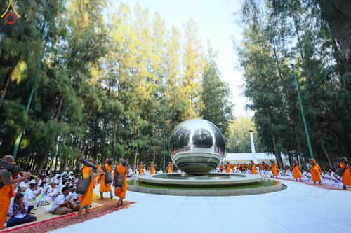 พิธีต้อนรับพระธรรมยาตรา ในโครงการธรรมยาตรากตัญญูบูชา มหาปูชนียาจารย์ พระมงคลเทพมุนี(สด จนฺทสโร) พระผู้ปราบมาร อนุสรณ์สถาน 7 แห่ง ปีที่ 12 วันที่ 11 มกราคม พ.ศ. 2567 ณ อนุสรณ์สถานลำดับที่ 3 สถานที่เกิดใหม่ในเพศสมณะ วัดสองพี่น้อง จ.สุพรรณบุรี