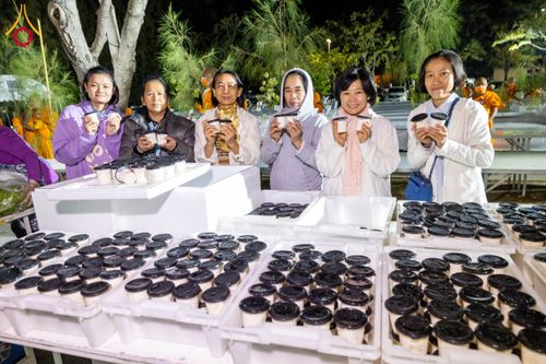 ภาพ No.194337:พิธีถวายภัตตาหารเป็นสังฆทาน แด่พระธรรมยาตรา ณ อนุสรณ์สถานมหาวิหารพระมงคลเทพมุนี (โลตัสแลนด์) อ.สองพี่น้อง จ.สุพรรณบุรี ในโครงการธรรมยาตรา กตัญญูบูชา มหาปูชนียาจารย์ พระมงคลเทพมุนี(สด จนฺทสโร) พระผู้ปราบมาร ปีที่ 13 วันที่ 13 มกราคม พ.ศ.2568