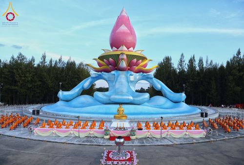 ภาพ No.162237:พิธีจุดประทีปโคมลาน ถวายเป็นพุทธบูชา สร้างความสว่างไสวให้กับแผ่นดินด้วยแสงธรรม วันพฤหัสบดีที่ 17 ตุลาคม พ.ศ. 2567 ณ พุทธอุทยานนานาชาติ จังหวัดหนองคาย